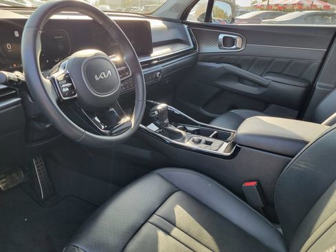 Certified 2024 Kia Sorento SX FWD image 9