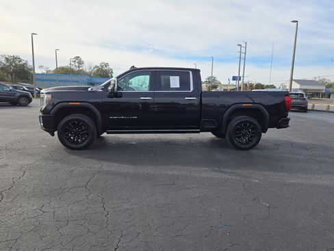 Used 2021 GMC Sierra 2500 Denali w/ Denali Black Diamond Edition image 4