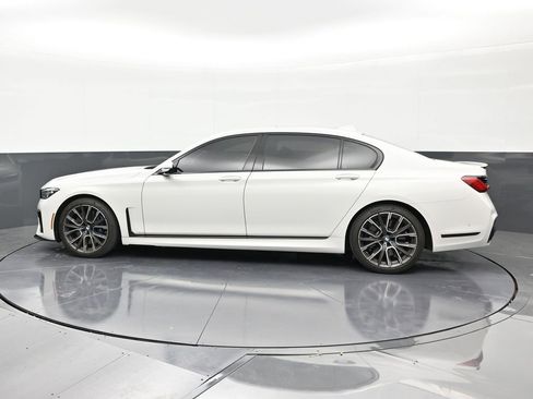 Used 2021 BMW 750i xDrive w/ M Sport Package image 2