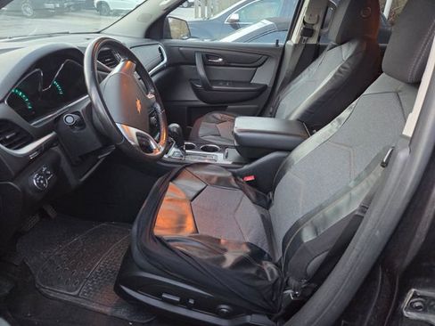 Used 2017 Chevrolet Traverse LT w/ Style and Technology Package image 8