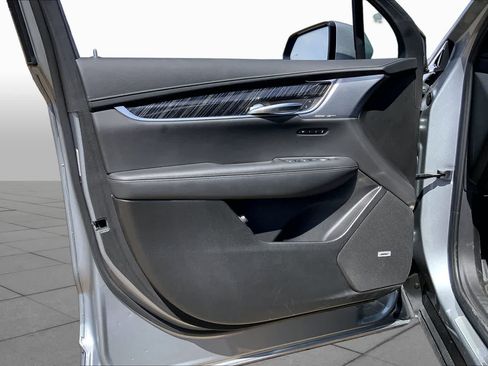 Used 2025 Cadillac XT6 Premium Luxury AWD/4WD image 21