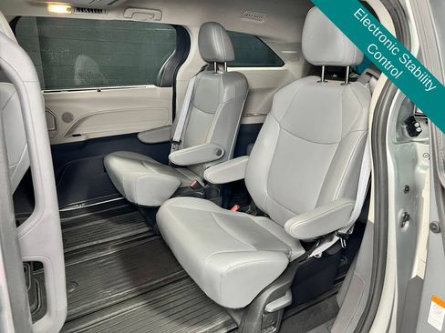 Used 2024 Toyota Sienna XLE w/ XLE Plus Package AWD/4WD image 15