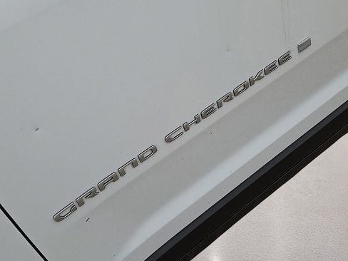 Used 2024 Jeep Grand Cherokee L Limited w/ Luxury Tech Group II AWD/4WD image 11