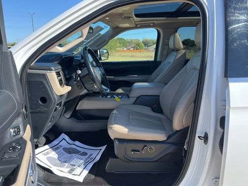 Used 2023 Ford Expedition Max Limited image 12