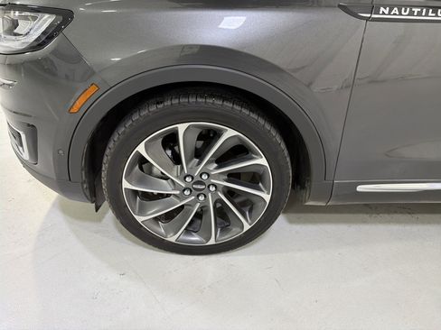 Used 2019 Lincoln Nautilus Reserve image 9