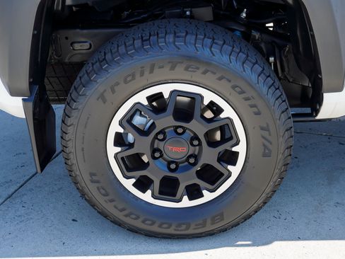 Used 2024 Toyota Tacoma TRD Off-Road w/ TRD Off Road Upgrade Package AWD/4WD image 11