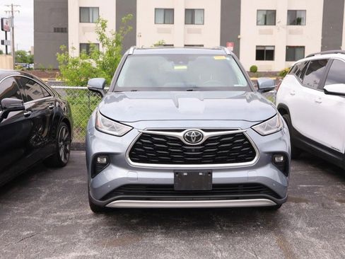 Used 2020 Toyota Highlander Platinum AWD/4WD image 3