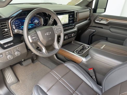 Used 2026 Chevrolet Silverado 2500 High Country w/ High Country Premium Package AWD/4WD image 4