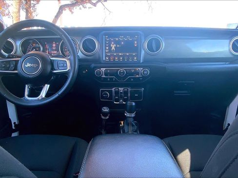 Used 2023 Jeep Wrangler Sahara image 15