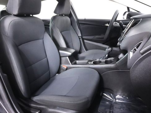 Used 2017 Chevrolet Cruze LT w/ Convenience Package FWD image 36
