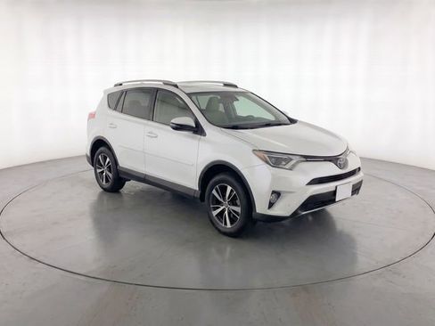 Used 2018 Toyota RAV4 XLE image 1