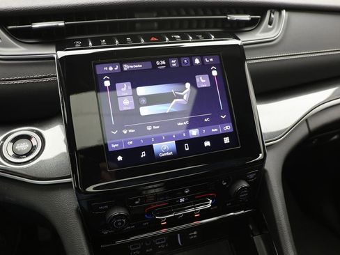 Used 2023 Jeep Grand Cherokee Altitude image 22