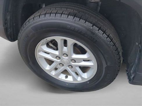 Used 2023 Jeep Grand Cherokee Laredo RWD image 21