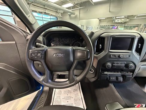 Used 2022 Chevrolet Silverado 1500 Custom Trail Boss w/ LPO, Dark Essentials Package AWD/4WD image 4