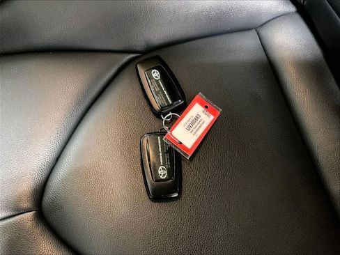 Used 2022 Toyota Highlander XLE AWD/4WD image 31