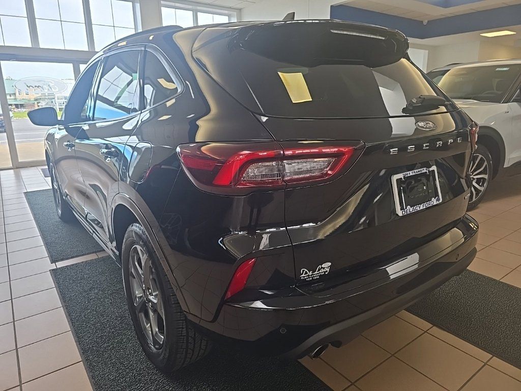 Used 2023 Ford Escape ST-Line w/ Tech Pack #1 AWD/4WD image 4