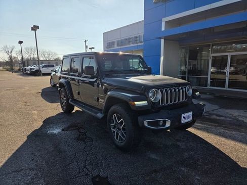 Used 2024 Jeep Wrangler Sahara image 2