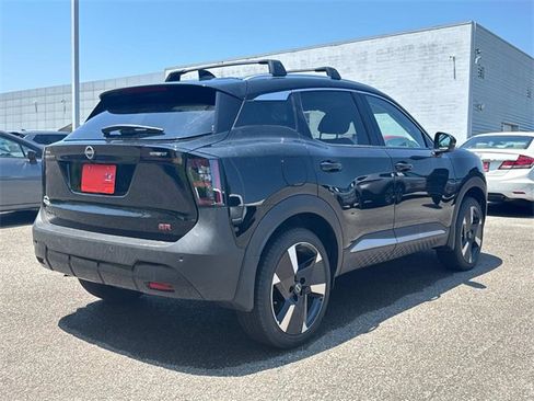 New 2025 Nissan Kicks SR image 3