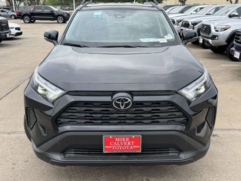 Used 2025 Toyota RAV4 XLE image 2
