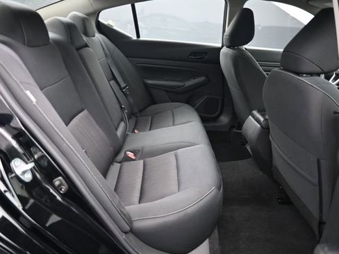 Used 2024 Nissan Altima 2.5 SV image 32