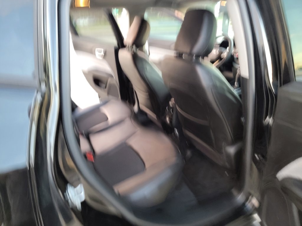 Used 2022 Jeep Compass Latitude FWD image 15