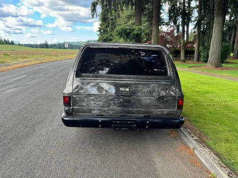 Used 1990 Chevrolet Suburban 2WD image 4