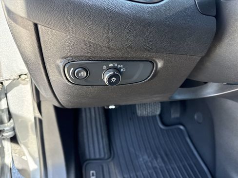 Used 2023 Chevrolet Equinox LS w/ LS Convenience Package FWD image 16