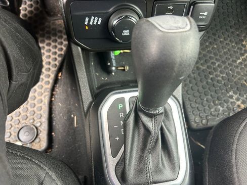 Certified 2021 Jeep Renegade Latitude w/ Convenience Group AWD/4WD image 23