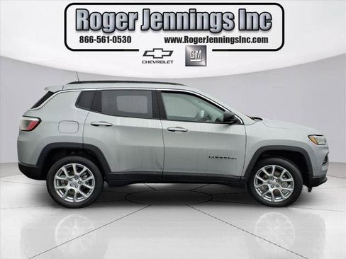 Used 2022 Jeep Compass Latitude image 5