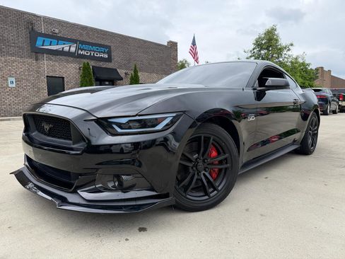 Used 2015 Ford Mustang GT RWD image 1