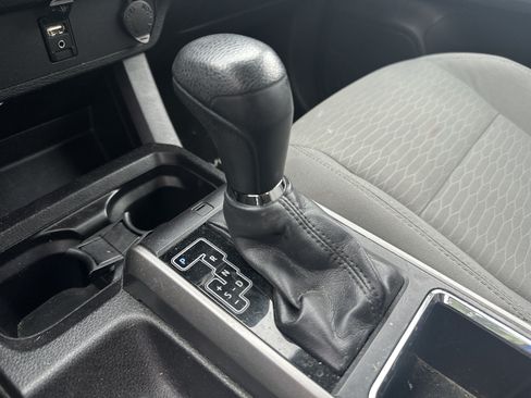 Used 2016 Toyota Tacoma SR5 RWD image 25