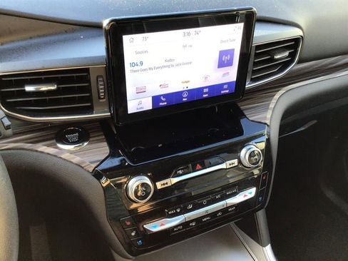 Used 2024 Ford Explorer Limited image 18