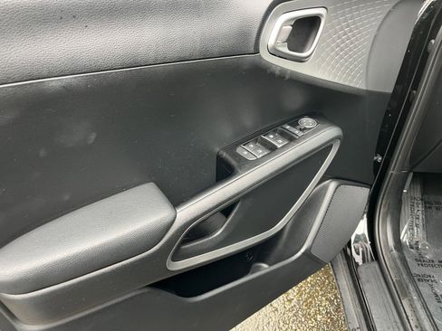 Used 2025 Kia Soul LX w/ LX Technology Package image 18