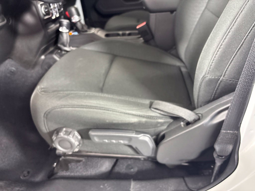 Used 2019 Jeep Wrangler Unlimited Sahara AWD/4WD image 22