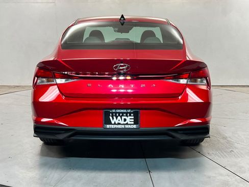 Used 2023 Hyundai Elantra SEL w/ Convenience Package FWD image 4