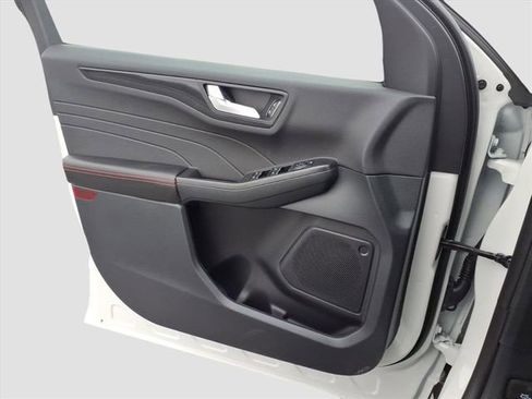 New 2026 Ford Escape ST-Line w/ Tech Pack #1 AWD/4WD image 8