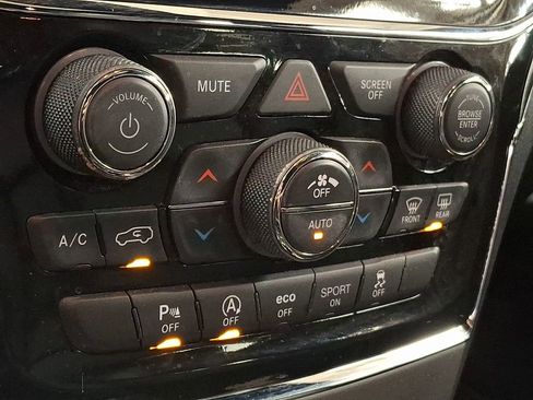 Used 2022 Jeep Grand Cherokee Limited AWD/4WD image 13
