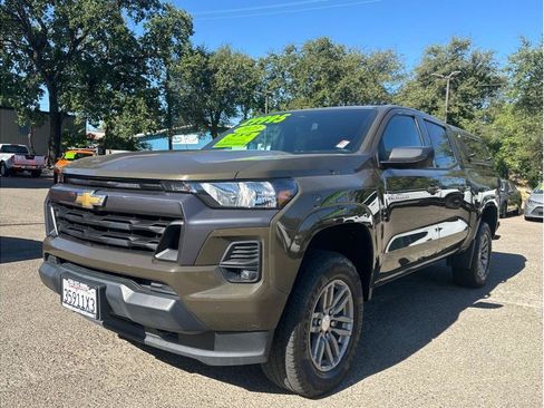Used 2023 Chevrolet Colorado LT w/ LT Convenience Package AWD/4WD image 3