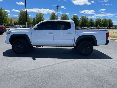 Certified 2018 Toyota Tacoma TRD Off-Road AWD/4WD image 6