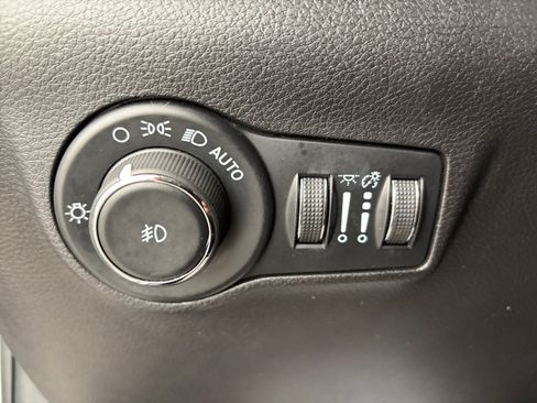 Used 2024 Jeep Compass Latitude AWD/4WD image 18