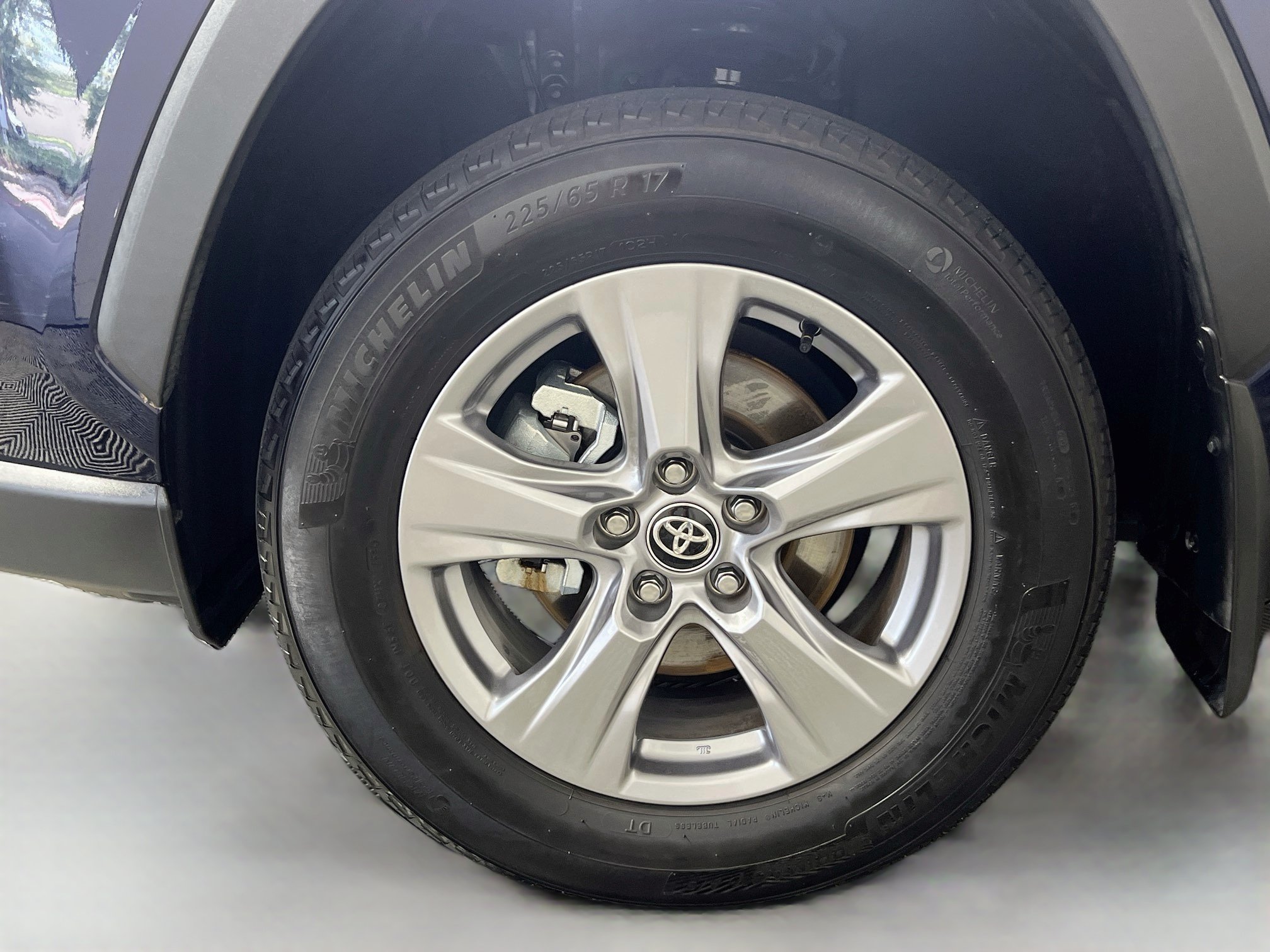 Used 2025 Toyota RAV4 XLE w/ Convenience Package FWD image 14