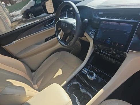 Used 2023 Jeep Grand Cherokee Limited w/ MOPAR Finishing Package image 8