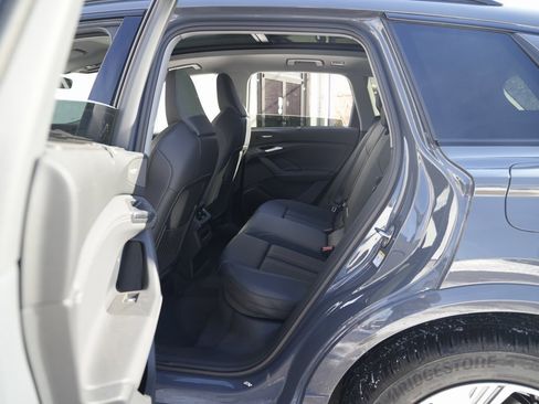 Used 2025 Audi Q6 e-tron Premium Plus w/ Premium Plus image 31