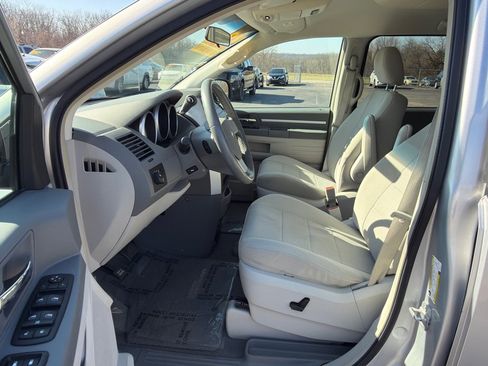 Used 2008 Dodge Grand Caravan SXT w/ Flexible Seating Group image 12