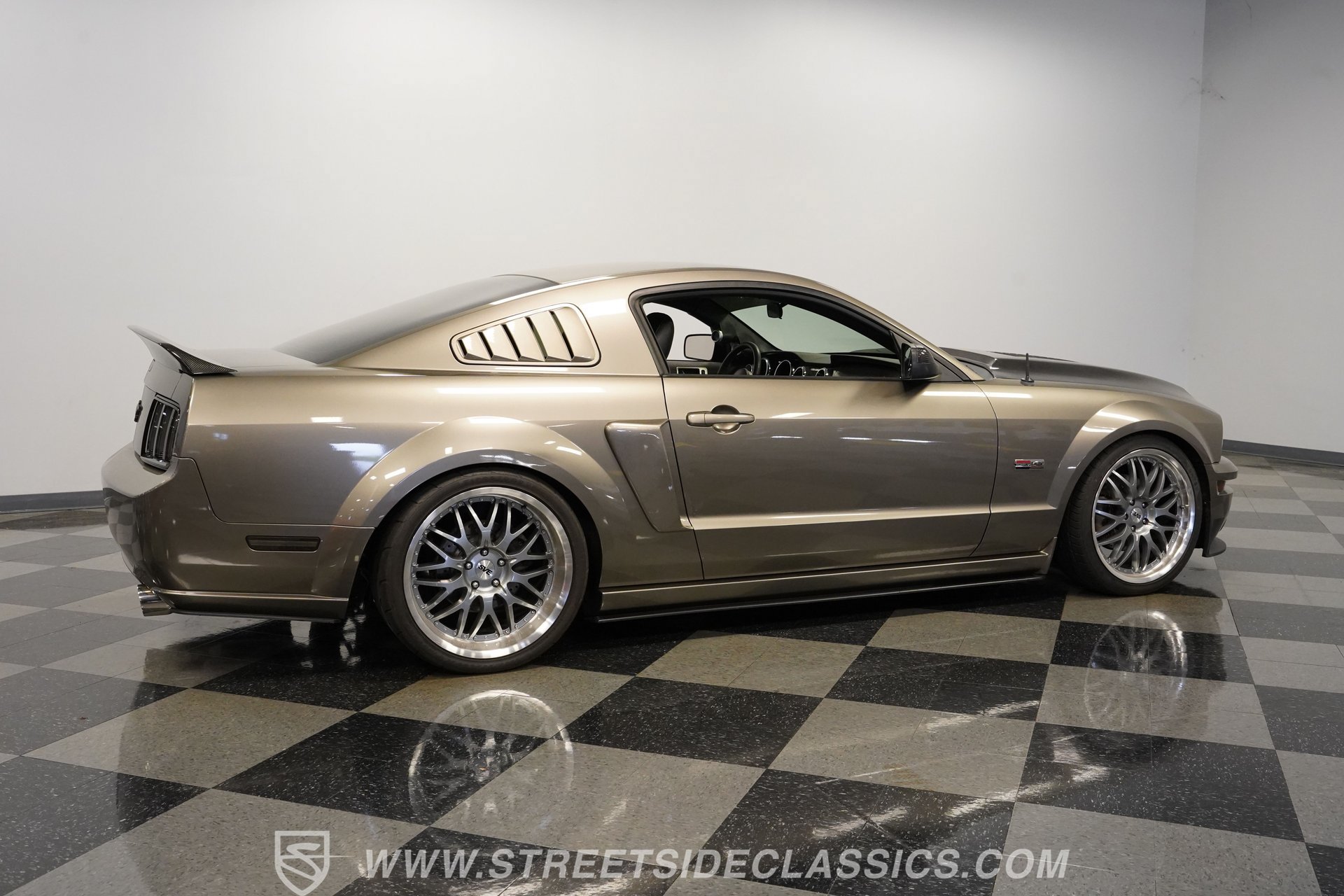 Used 2005 Ford Mustang GT RWD image 14