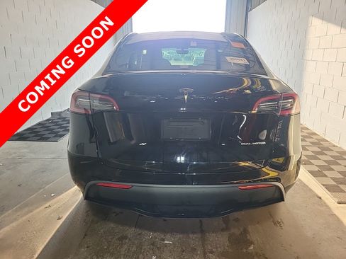 Used 2023 Tesla Model Y Long Range AWD/4WD image 5