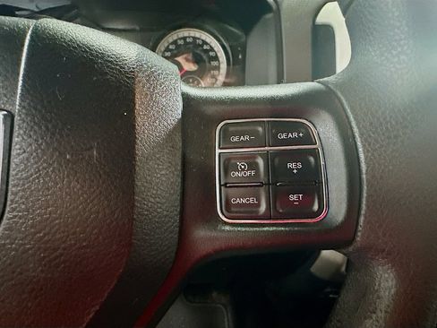 Used 2020 RAM 1500 Classic SLT AWD/4WD image 32