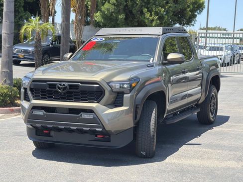 Used 2025 Toyota Tacoma TRD Off-Road w/ TRD Off Road Premium Package AWD/4WD image 3