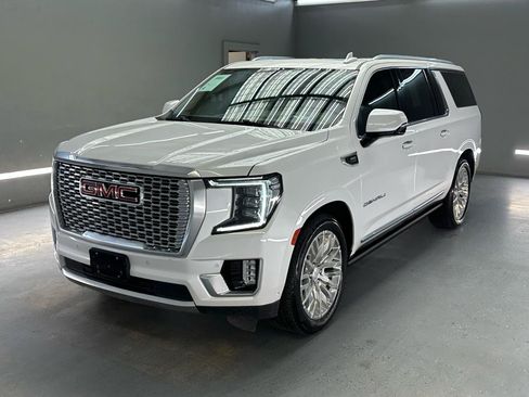 Used 2024 GMC Yukon XL Denali w/ Denali Reserve Package AWD/4WD image 3