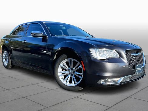 Used 2017 Chrysler 300 C image 2